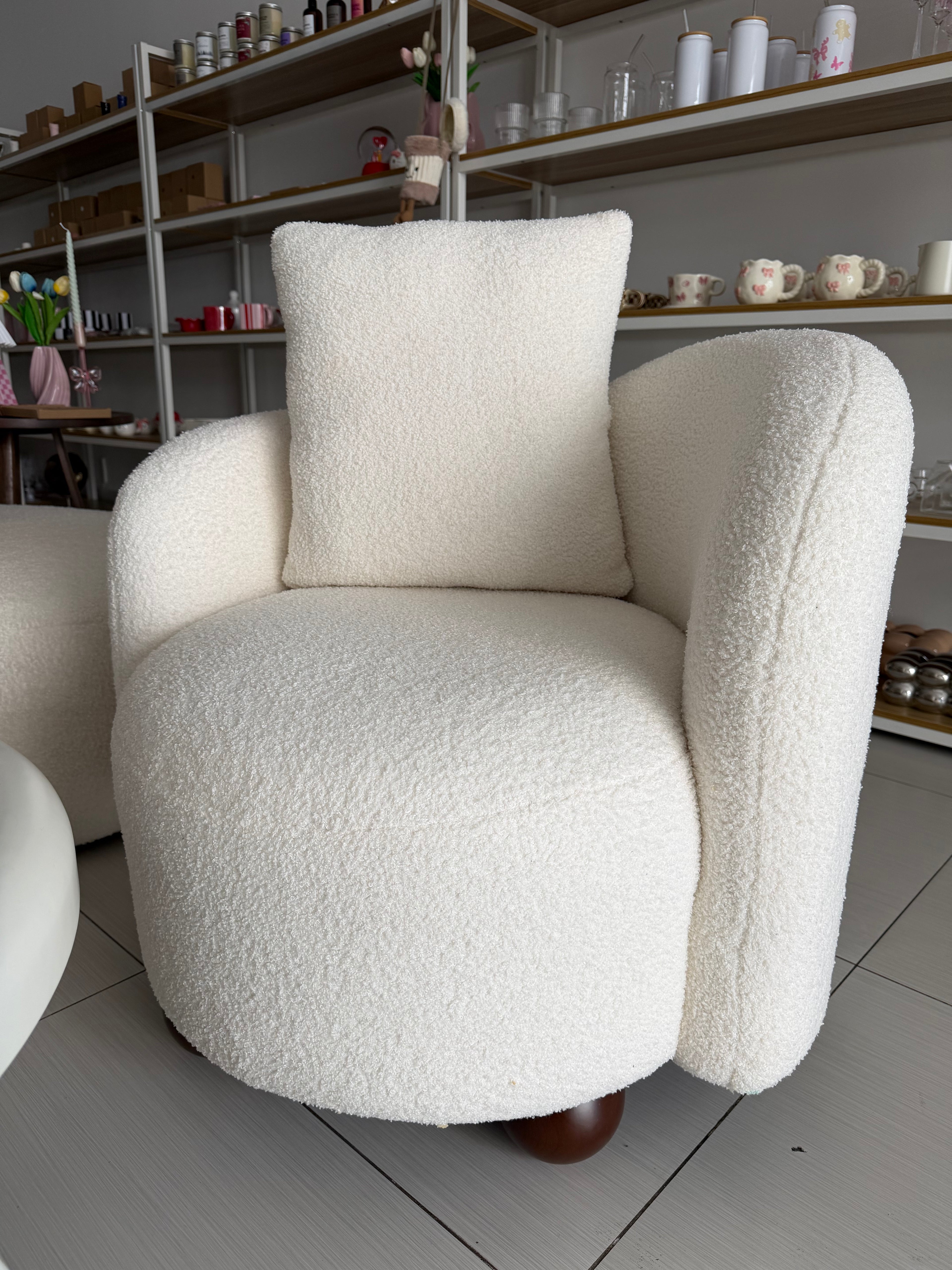 MUEBLE AMELIA PIES DE MADERA